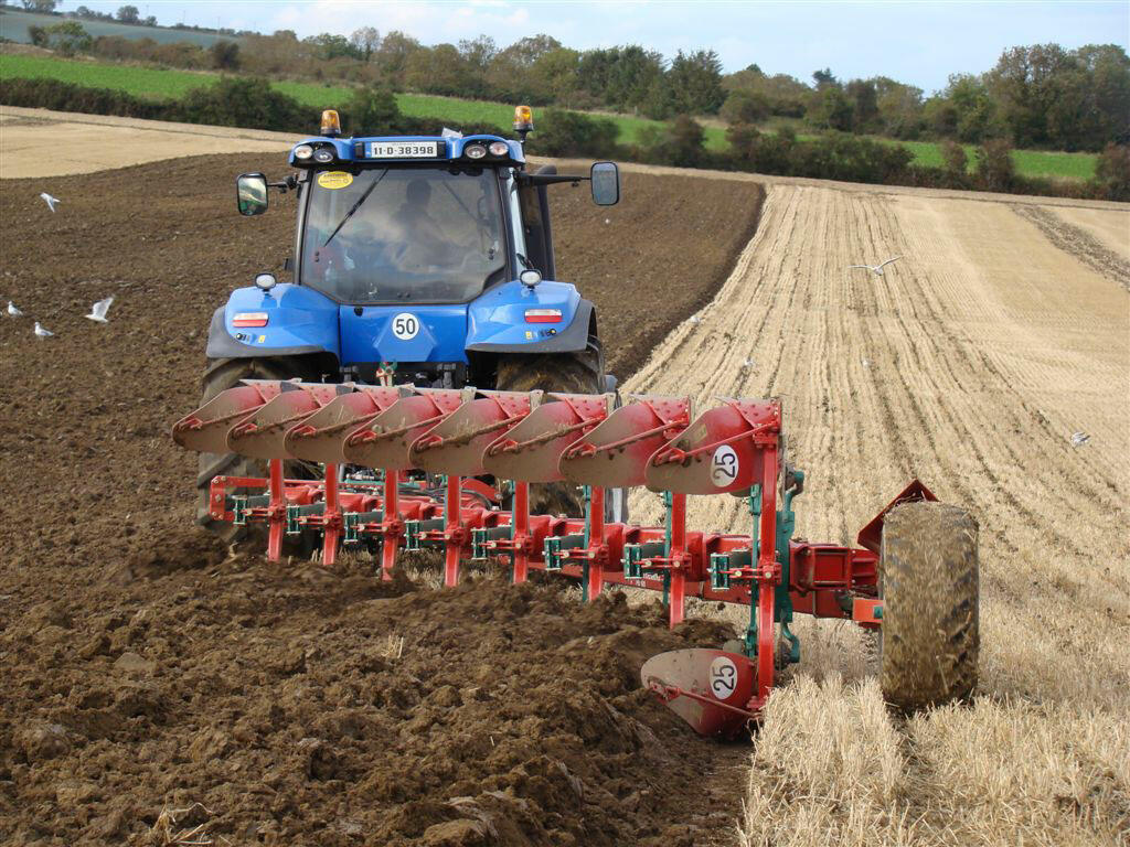 NH-T8-390-sowing-cereals-ph